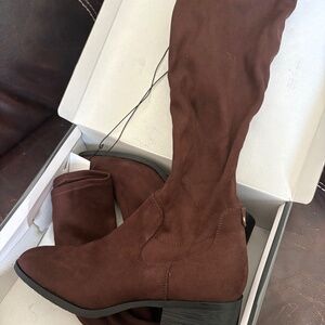 Brand new size 10 Kenneth Cole Suede Boots
